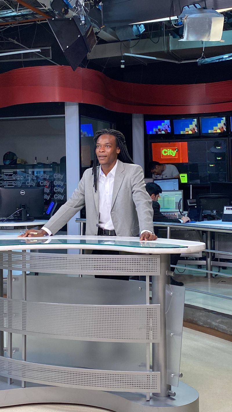 Deyner Caicedo Camacho at a news desk in the Citytv studio